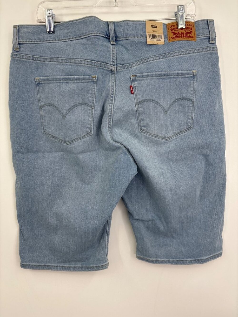 Levis Classic Bermuda Stretch Denim Jean Short Light Wash Blue Size 16/33 NEW - Picture 5 of 7